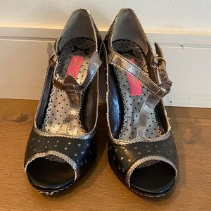 Betsy Johnson Tstrap leather open toe heels